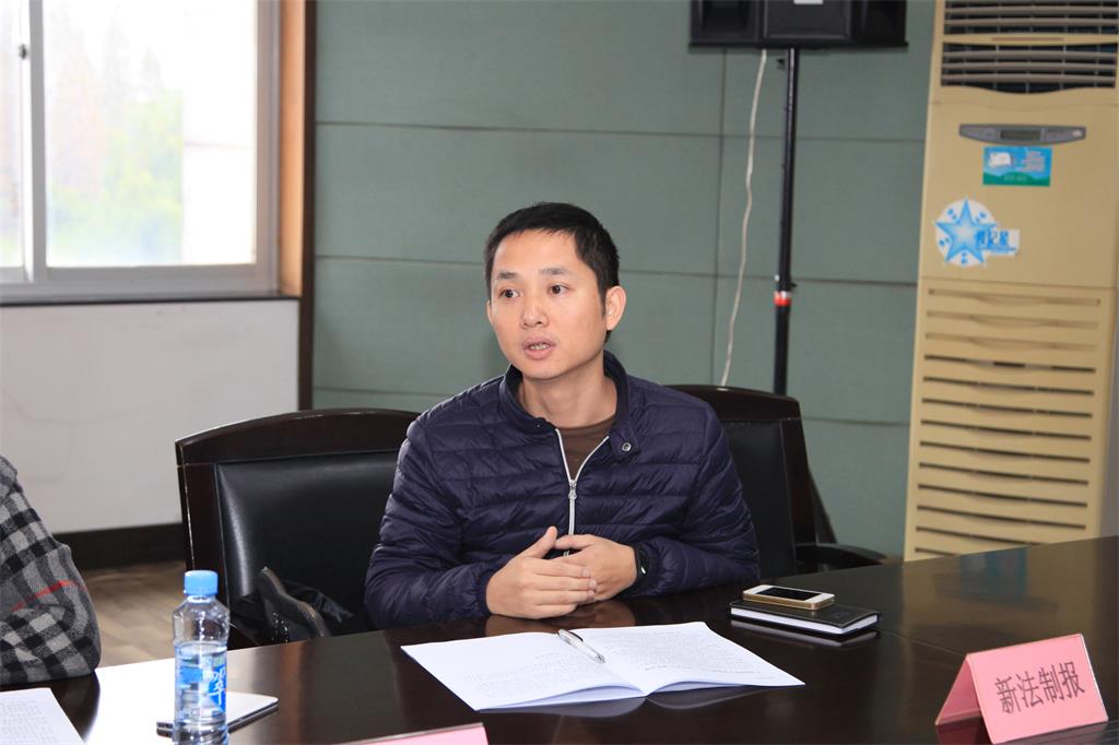 6图为新法制报记者发言