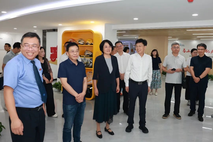 全省首家新就业群体权益保护检察服务站为女外卖骑手开展法律服务